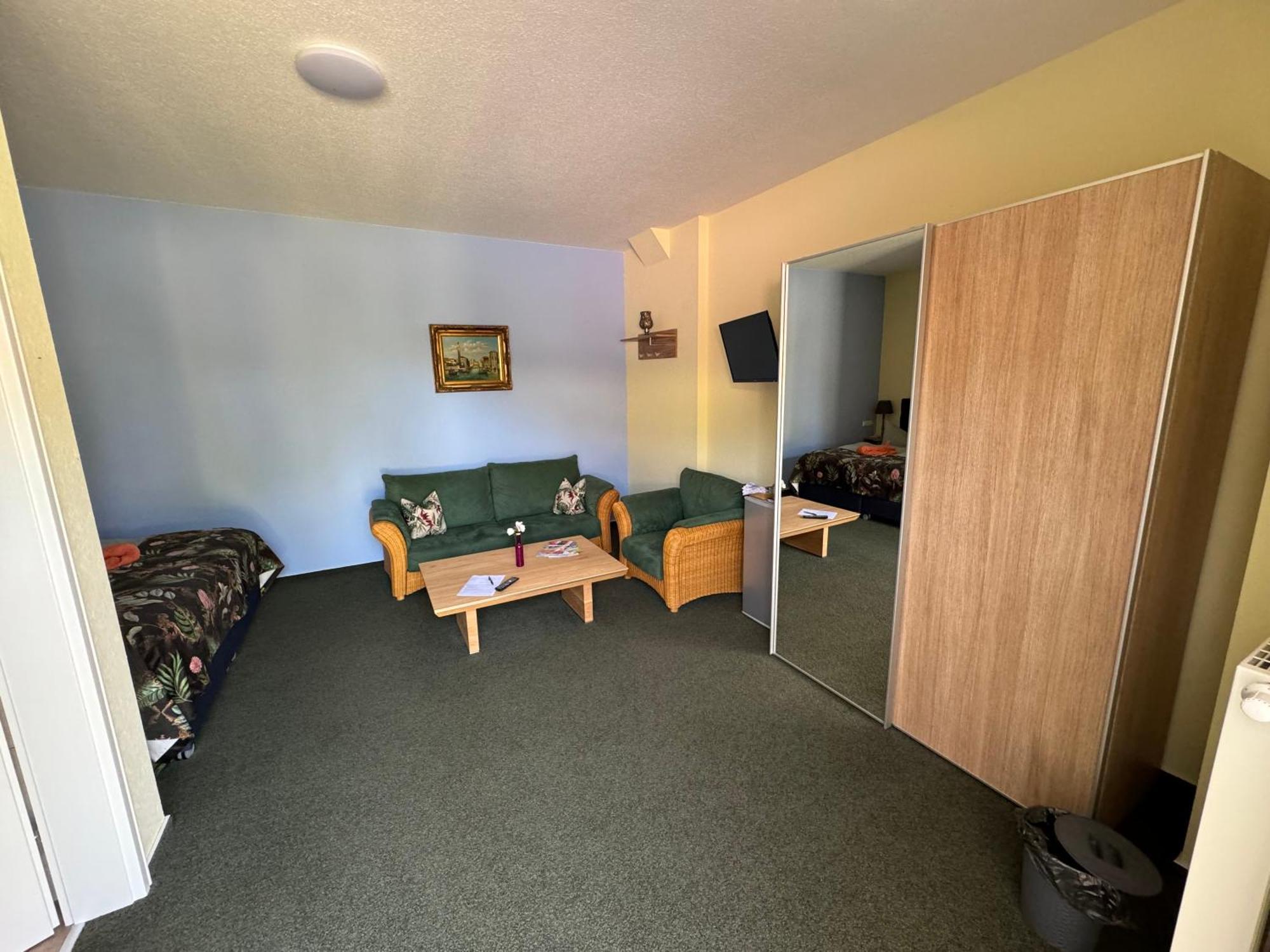 Bed & Breakfast Am Waldguertel Форст Экстерьер фото